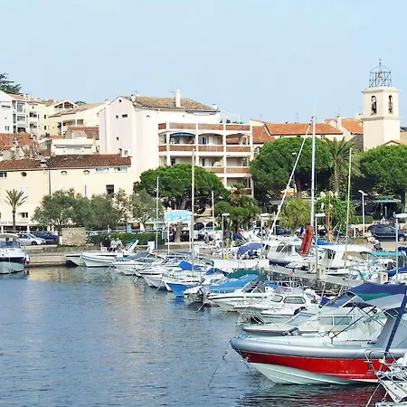 Villa Sm006-004 Sainte Maxime Mazet Avec Jardin Et Piscine, 3 Pieces 6 Couchages Sainte-Maxime