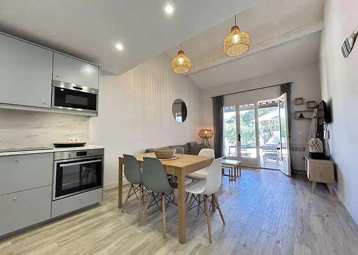 Villa Sm006-004 Sainte Maxime Mazet Avec Jardin Et Piscine, 3 Pieces 6 Couchages