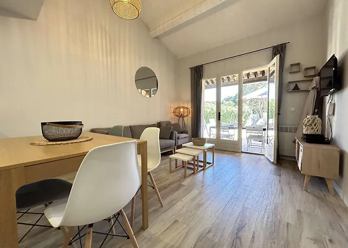 Sm006-004 Sainte Maxime Mazet Avec Jardin Et Piscine, 3 Pieces 6 Couchages